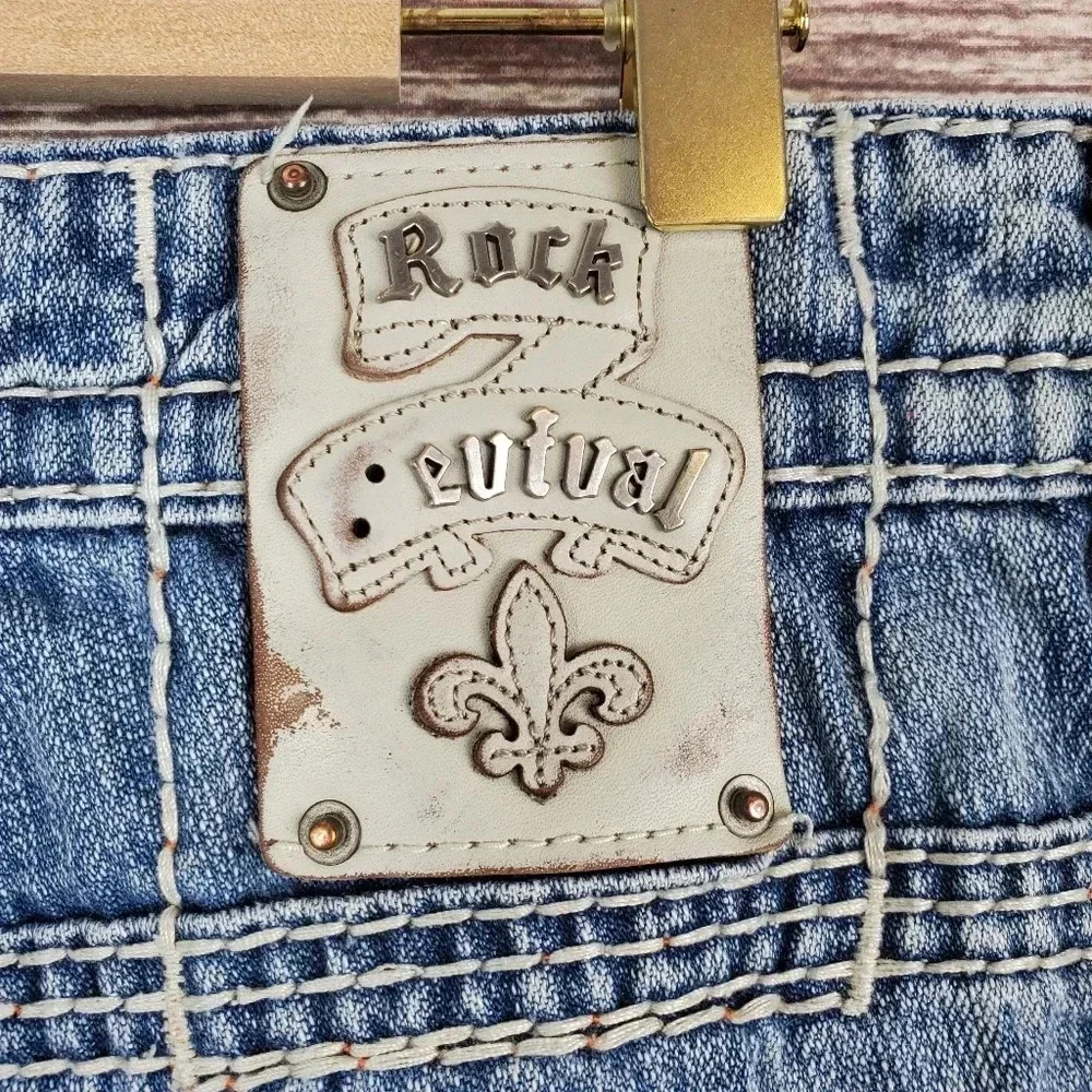 Rock Revival Men's 32x32 Brant Straight Leg Disterssed Jeans Buckle Exclusive